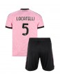 Juventus Manuel Locatelli #5 Replika Borta Kläder Barn 2026-27 Kortärmad (+ byxor) Juventus Manuel Locatelli #5 Replika Borta Kläder Barn 2026-27 Kortärmad (+ byxor)